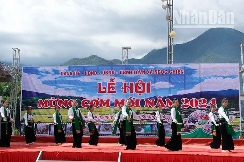 A performance at the festival celebrating the new rice season in Ngoc Chien Commune. (Photo: NDO)