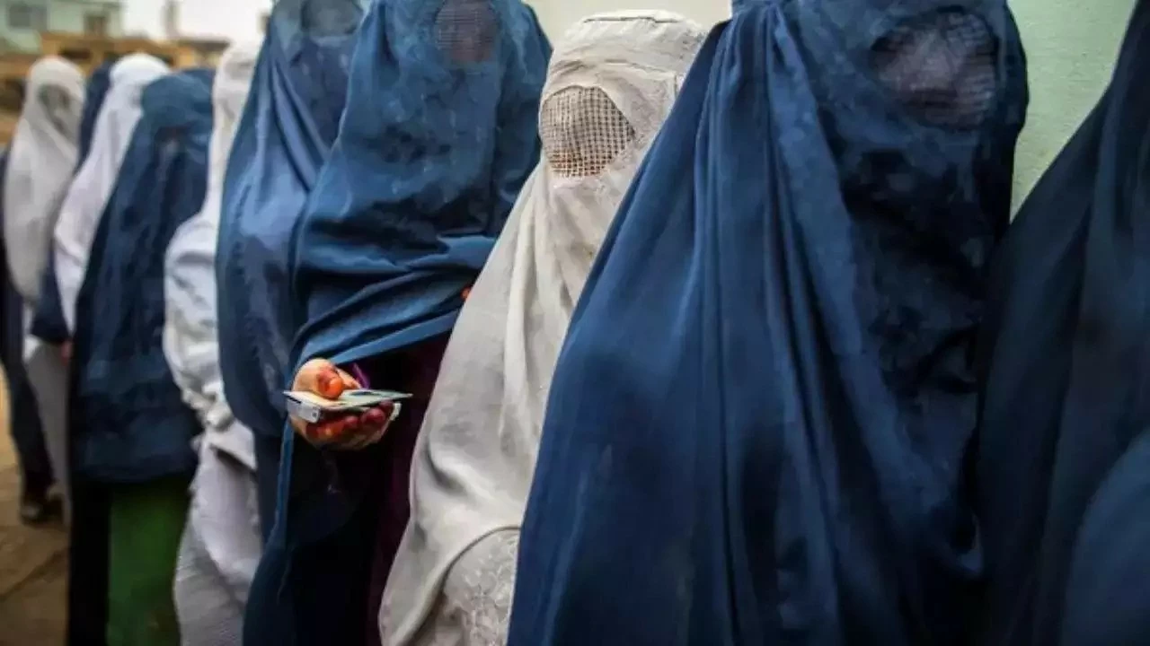 Luật mới của Taliban cấm giọng nói và khuôn mặt của phụ nữ Afghanistan ở nơi công cộng. (Nguồn: Times of India) Luật mới của Taliban cấm giọng nói và khuôn mặt của phụ nữ Afghanistan ở nơi công cộng. (Nguồn: Times of India)