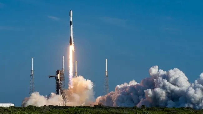 Tên lửa SpaceX Falcon 9 phóng 21 vệ tinh Starlink vào ngày 10 tháng 8 năm 2024. Space X