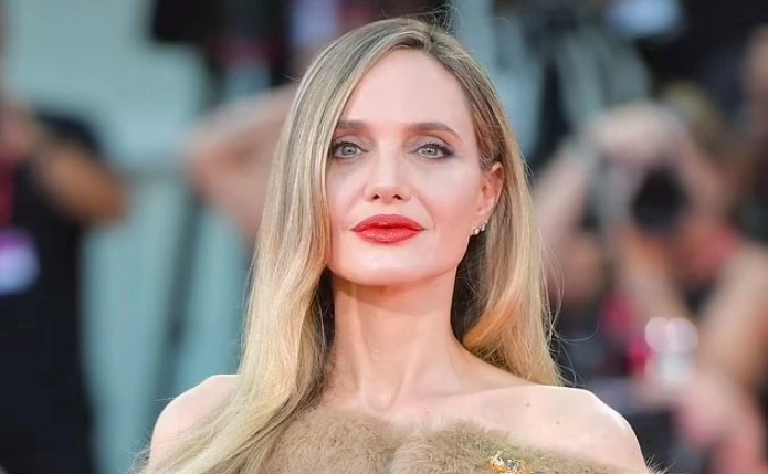 Angelina Jolie trên thảm đỏ LHP Venice 2024. Ảnh: WireImage