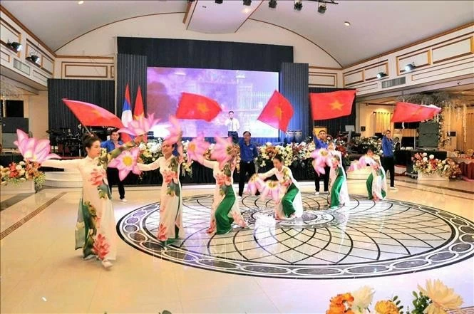 An art performance at the ceremony in Laos. (Photo: VNA)