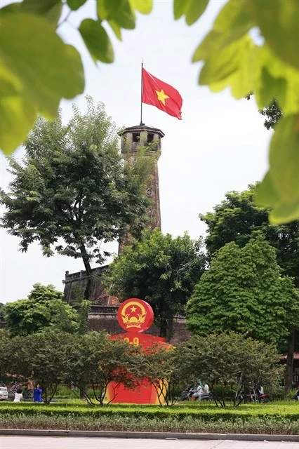 The national flag flying on Hà Nội Flag Tower. The tower is one of the city's renowned relics which draws many visitors during the national holidays. (Photo: VNA/VNS)