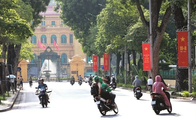 Hanoi resplendent with flags and flowers to celebrate national anniversaries