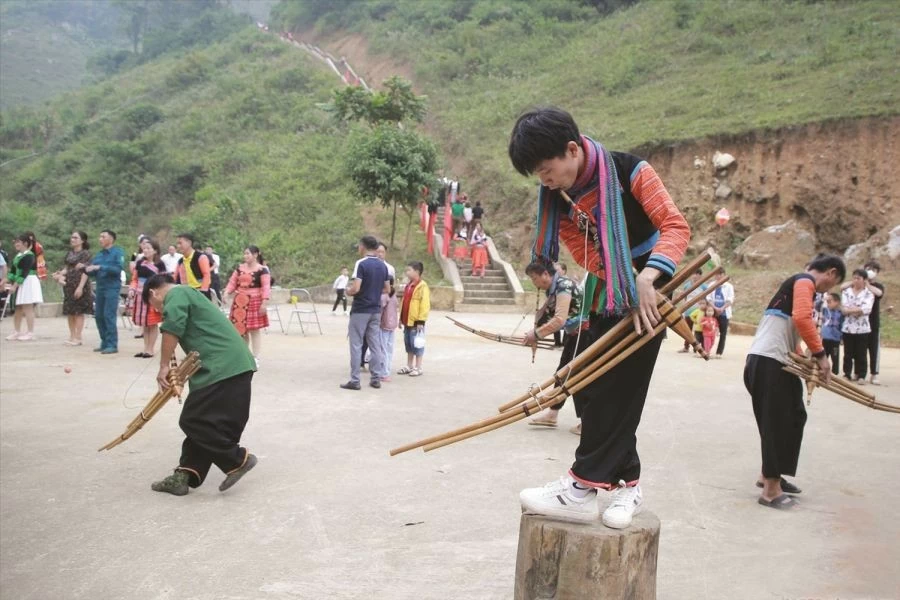 Having the opportunity to visit Hong Ngai, visitors will learn about the customs, habits, and extremely unique cultural features of the people here. (Photo: baodantoc.vn)