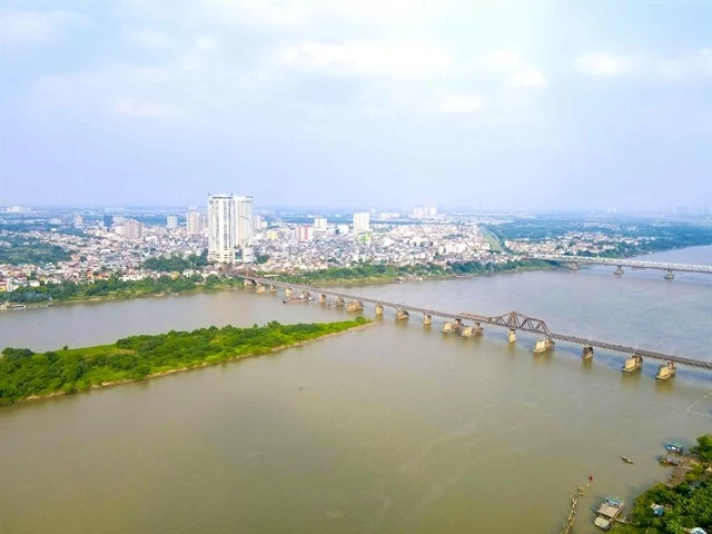 A view of the Red River in Hanoi. The Red River region's economic growth rate reached 7.21 per cent in the first seven months of this year, higher than the national average. (Photo: VNA/VNS)