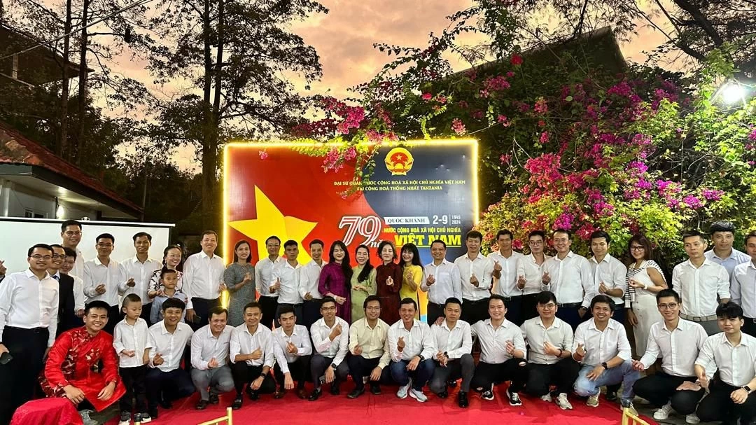 Kỷ niệm 79 năm Cách mạng tháng Tám và Quốc khánh 2/9: Tết Độc lập ấm áp tình người Việt Nam tại Tanzania Kỷ niệm 79 năm Cách mạng tháng Tám và Quốc khánh 2/9: Tết Độc lập ấm áp tình người Việt Nam tại Tanzania