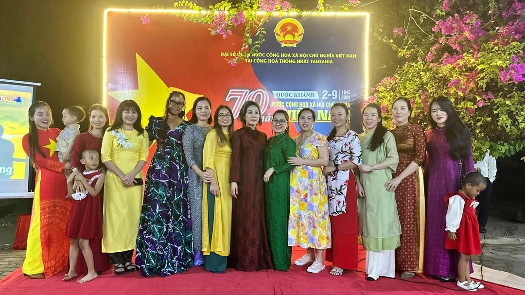 Kỷ niệm 79 năm Cách mạng tháng Tám và Quốc khánh 2/9: Tết Độc lập ấm áp tình người Việt Nam tại Tanzania Kỷ niệm 79 năm Cách mạng tháng Tám và Quốc khánh 2/9: Tết Độc lập ấm áp tình người Việt Nam tại Tanzania