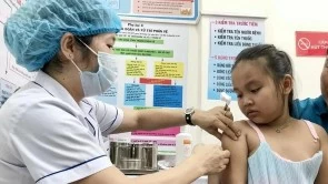 Nearly 17,000 HCM City children get measles vaccination