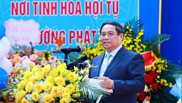 PM Pham Minh Chinh attends opening ceremony of new academic year at Nguyen Dinh Chieu secondary school