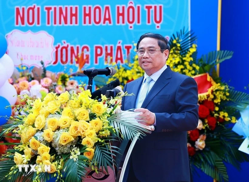 PM Pham Minh Chinh attends opening ceremony of new academic year at Nguyen Dinh Chieu secondary school