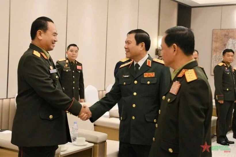 Vietnam, Laos Armies promote defence cooperation on occasi