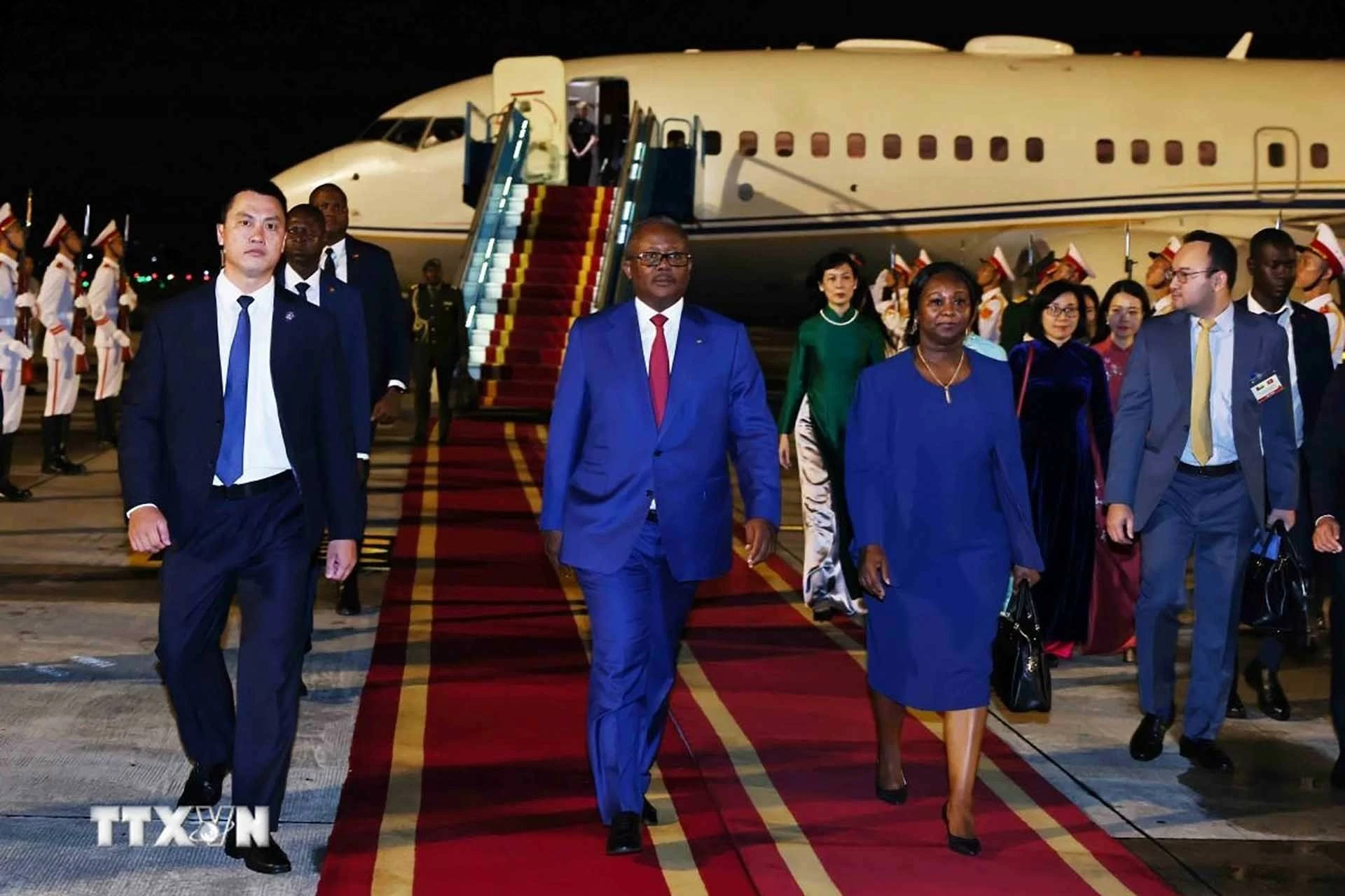 Tổng thống Cộng hòa Guinea-Bissau đến Hà Nội, bắt đầu thăm chính thức Việt Nam Tổng thống Cộng hòa Guinea-Bissau đến Hà Nội, bắt đầu thăm chính thức Việt Nam