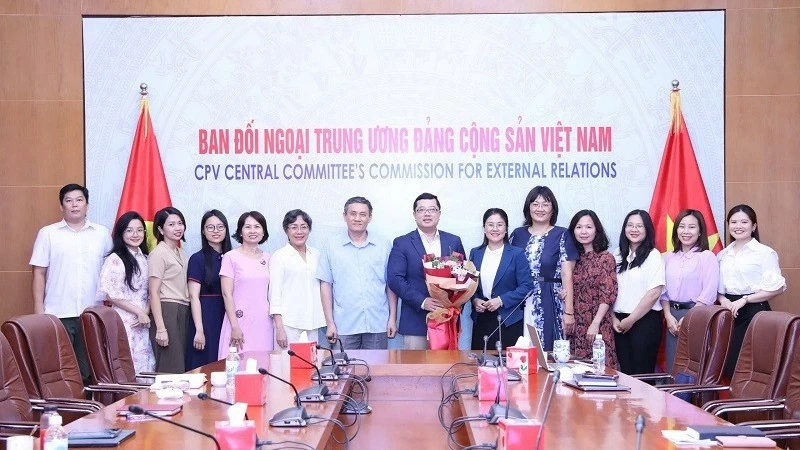 Bế giảng chương trình bồi dưỡng kiến thức đối ngoại dành cho công chức Ban Đối ngoại Trung ương