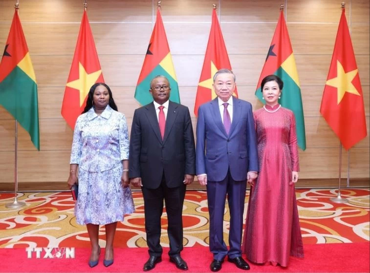 Top leader hosts banquet in honour of Guinea-Bissau President