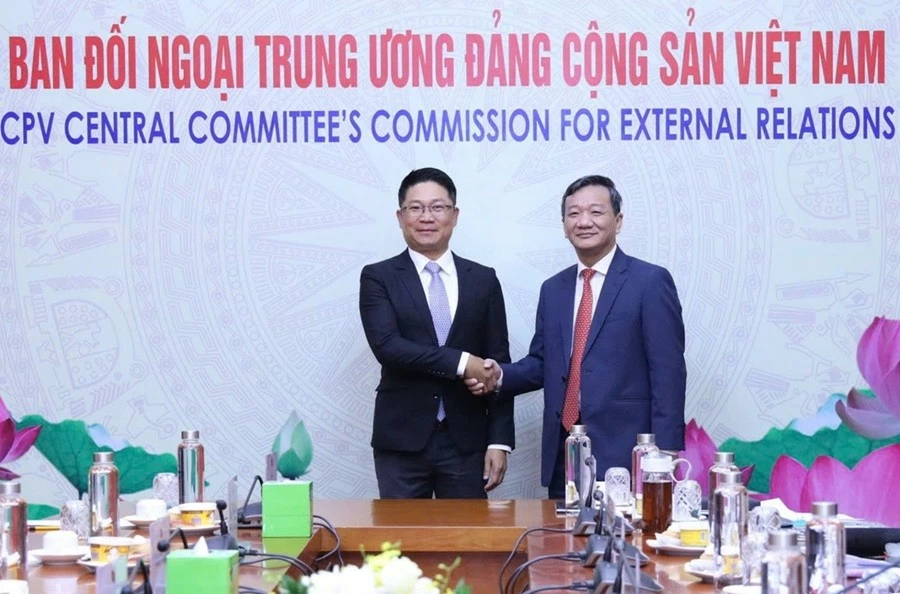 Không ngừng giữ gìn, vun đắp cho mối quan hệ đoàn kết Việt Nam-Lào phát triển lên tầm cao mới Không ngừng giữ gìn, vun đắp cho mối quan hệ đoàn kết Việt Nam-Lào phát triển lên tầm cao mới