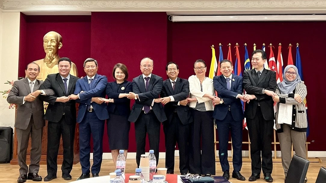 Đại sứ quán Việt Nam tại Pháp chuyển giao vai trò Chủ tịch luân phiên Ủy ban ASEAN tại Paris