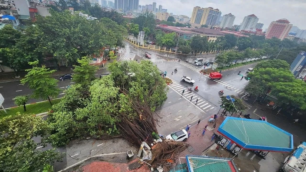 Hà Nội khuyến cáo người dân không ra khỏi nhà để đảm bảo an toàn trước bão số 3