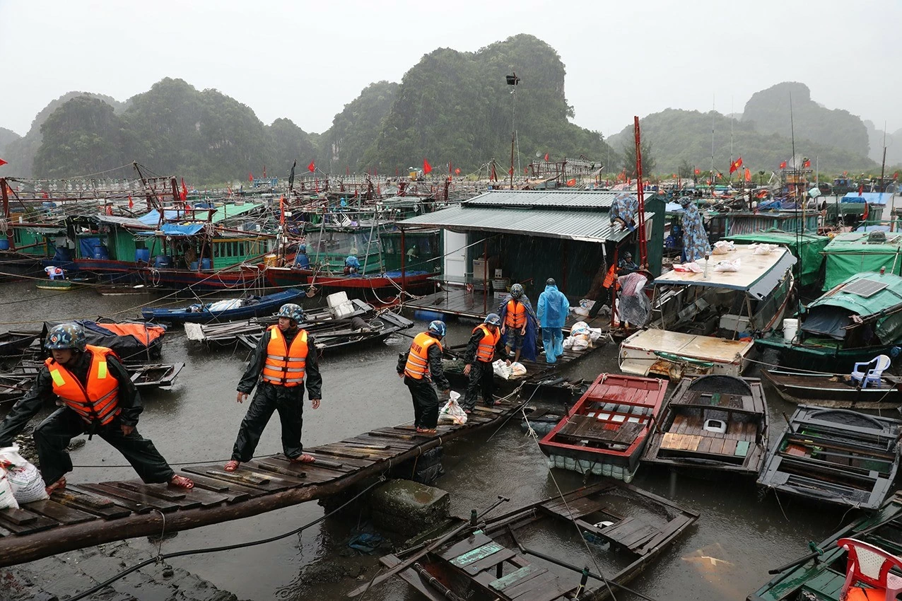 Hình ảnh đổ nát khi bão số 3 càn quét các địa phương phía Bắc