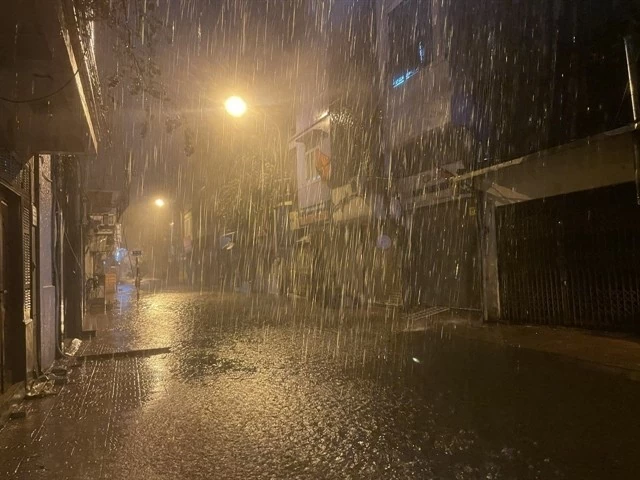 Typhoon Yagi leaves Hanoi devastated