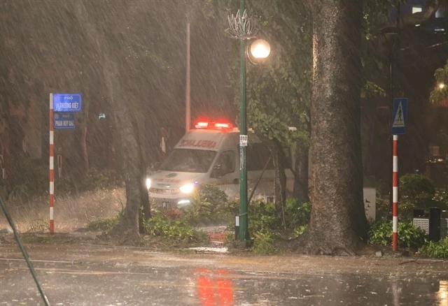 Typhoon Yagi leaves Hanoi devastated