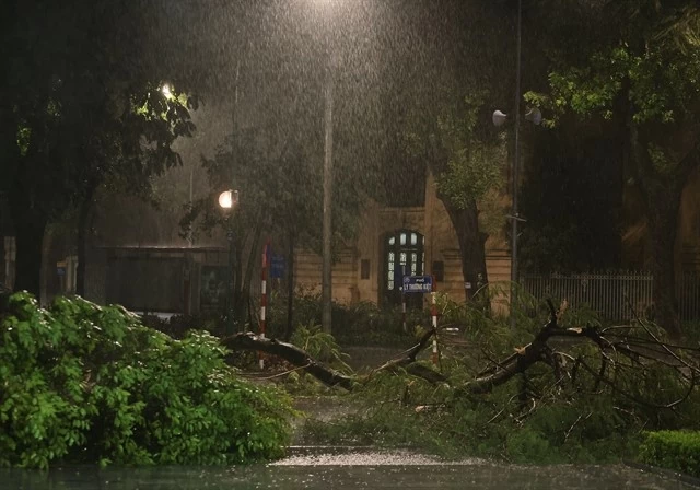 Typhoon Yagi leaves Hanoi devastated