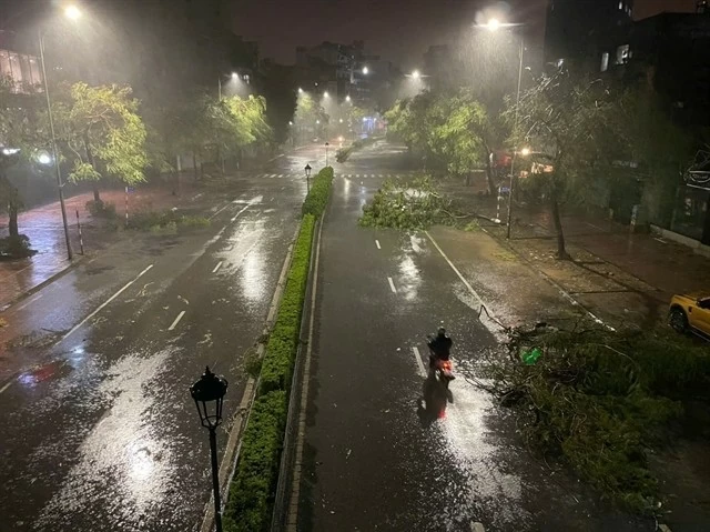 Typhoon Yagi leaves Hanoi devastated