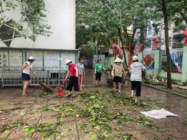 Chủ tịch UBND TP Hà Nội chỉ đạo việc xử lý cây xanh gãy đổ sau cơn bão số 3