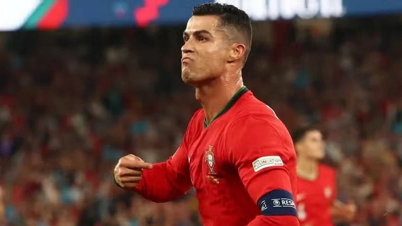 Cristiano Ronaldo đạt cột mốc ghi bàn vô tiền khoáng hậu