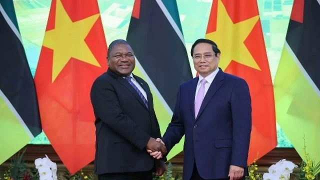 PM Pham Minh Chinh meets with Mozambican President Filipe Jacinto Nyusi in Hanoi