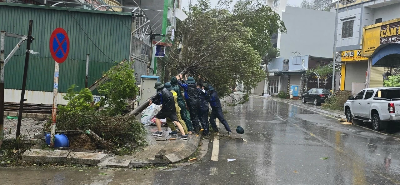 Chiến dịch cao điểm khắc phục hậu quả bão số 3: Mỗi người dân Hạ Long là một chiến sĩ