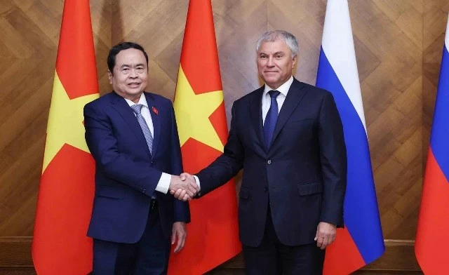 Vietnam - Russia top legislators hold talks enhancing parliamentary ties