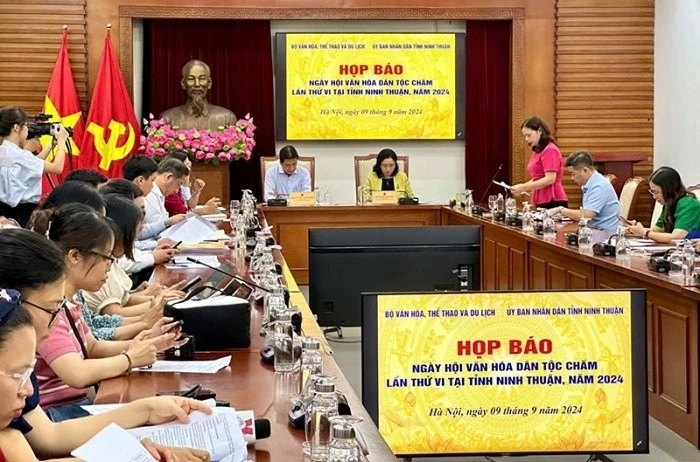 Vun đắp mối quan hệ đoàn kết Việt Nam-Lào phát triển lên tầm cao mới Vun đắp mối quan hệ đoàn kết Việt Nam-Lào phát triển lên tầm cao mới