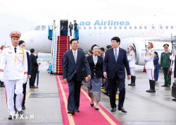 Tổng Bí thư, Chủ tịch nước Lào Thongloun Sisoulith bắt đầu chuyến thăm cấp Nhà nước đến Việt Nam