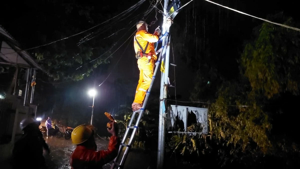 Quân khu 2 tổ chức đội công binh lắp cầu ở Phong Châu