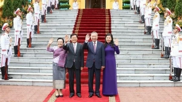 General Secretary, President of Laos thanks Vietnam following state visit