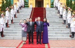 General Secretary, President of Laos thanks Vietnam following state visit