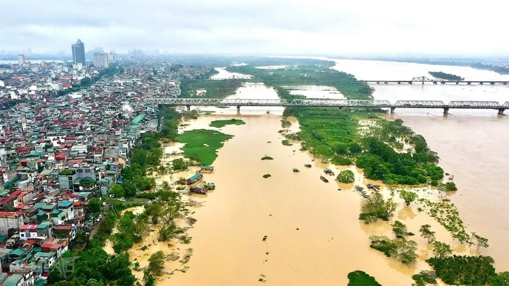 Hà Nội tập trung ứng phó với lũ lớn trên các sông