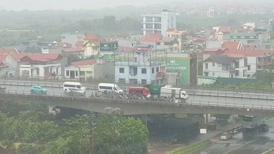 TS. Cù Văn Trung: 'Tình người xuất hiện trong bão lũ miền Bắc gieo thêm niềm tin vào cuộc sống'