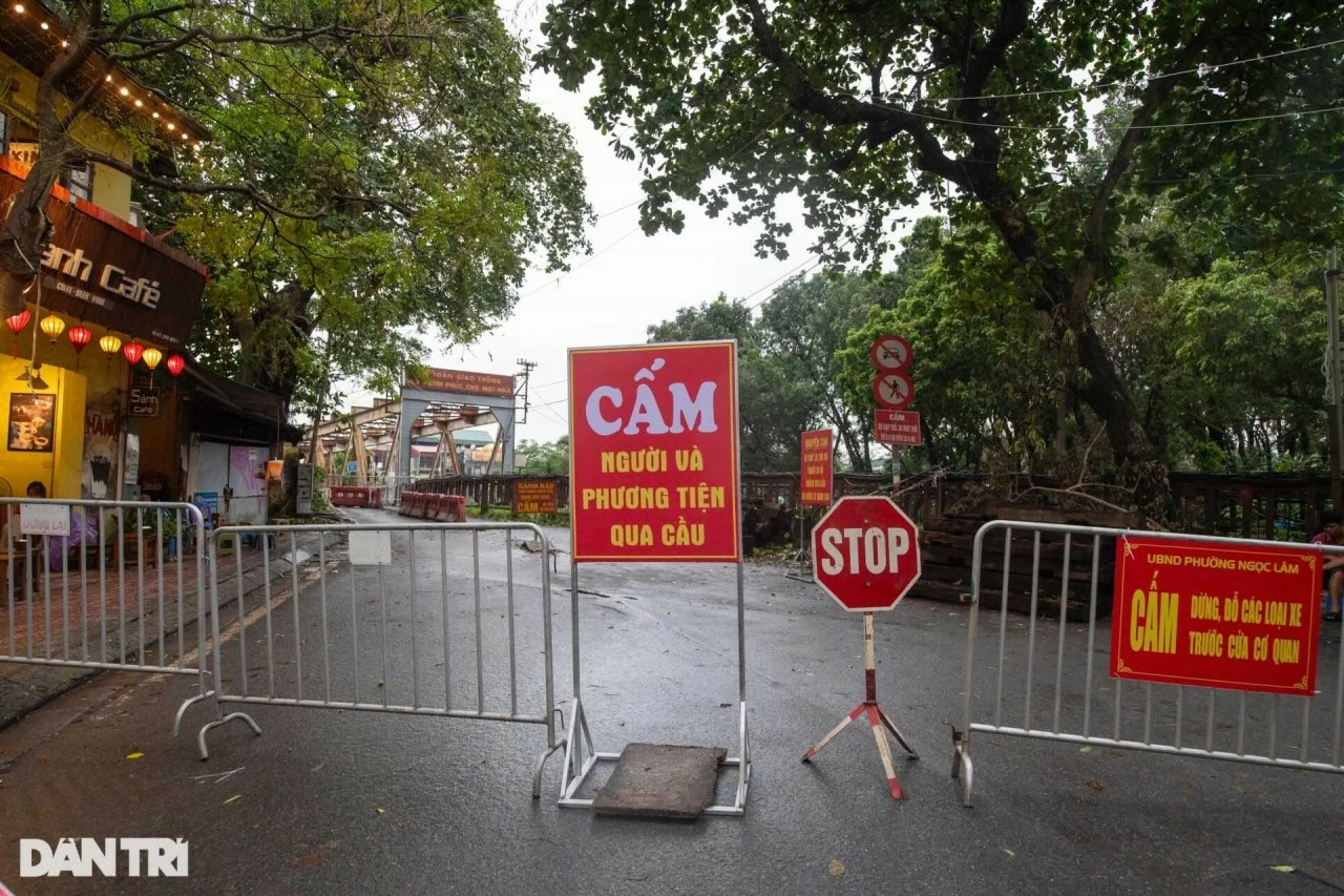 Hà Nội phát lệnh báo động lũ cấp III trên sông Nhuệ, cấm người và phương tiện đi vào cầu Đuống