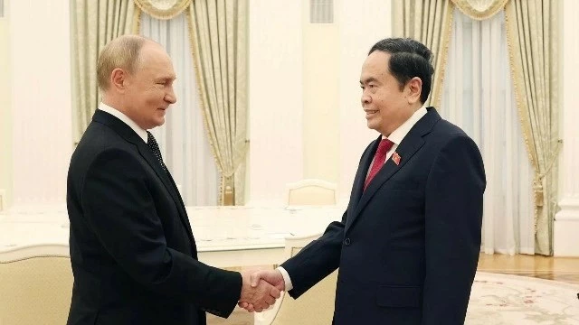 NA Chairman Tran Thanh Man meets President Putin in Moscow