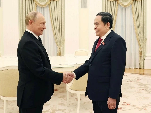 NA Chairman Tran Thanh Man meets President Putin in Moscow