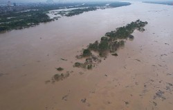 Dự báo lũ trên sông Hồng tại Hà Nội: Vượt báo động 2, cảnh báo rủi ro thiên tai cấp 2