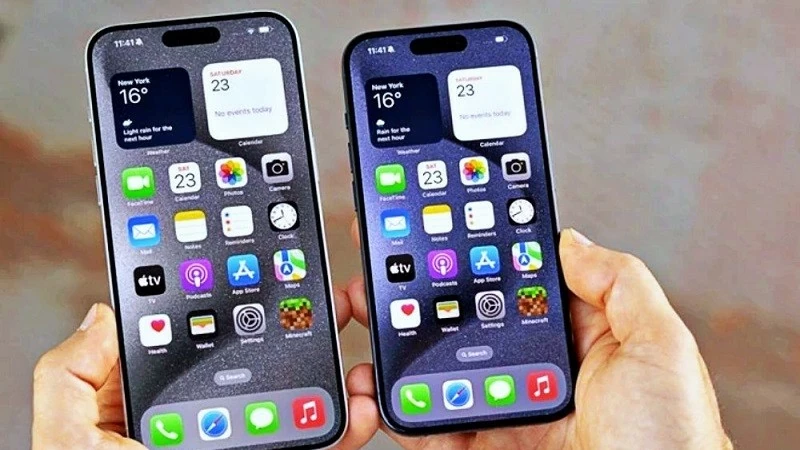 Cận cảnh bộ đôi iPhone 16 Pro và iPhone 16 Pro Max