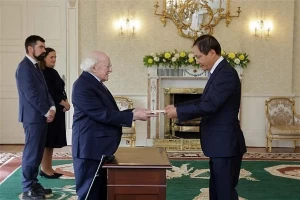 Irish President hails Vietnam&apos;s growing regional, global role, credibility