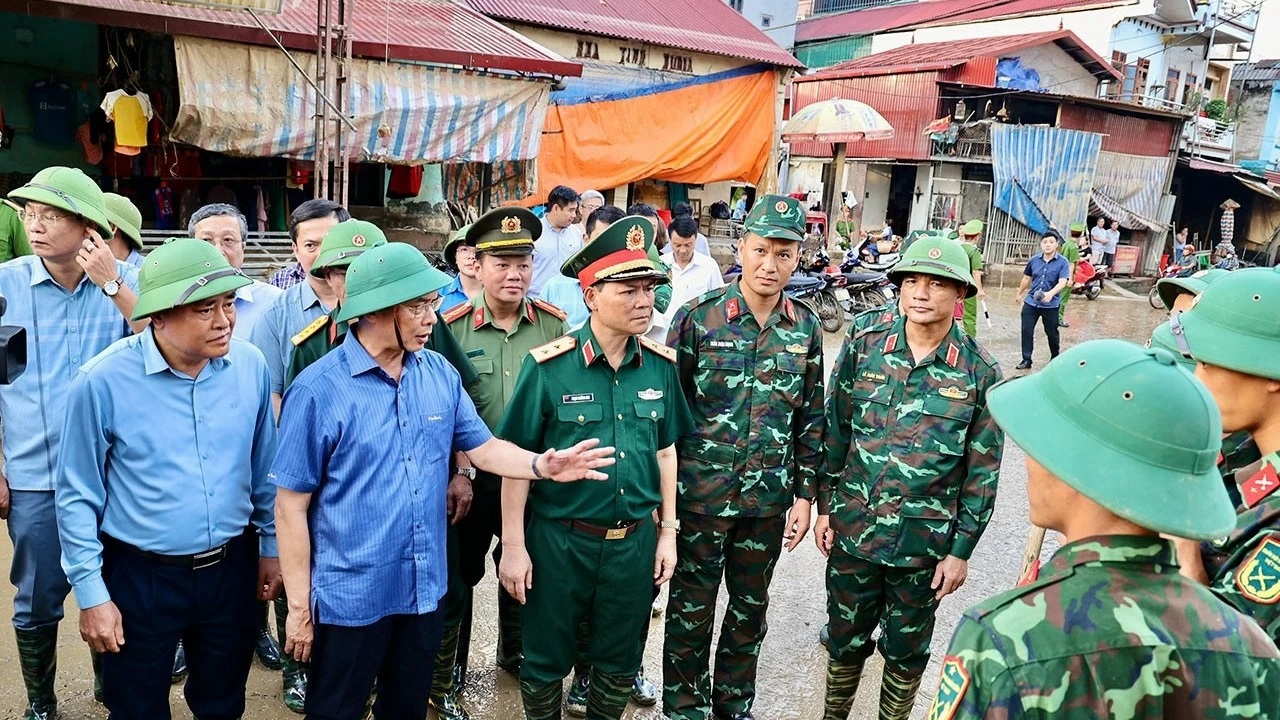 Phó Thủ tướng, Bộ trưởng Bùi Thanh Sơn thị sát công tác ứng phó mưa lũ, thăm bà con tại 2 huyện bị ngập lụt ở Lạng Sơn