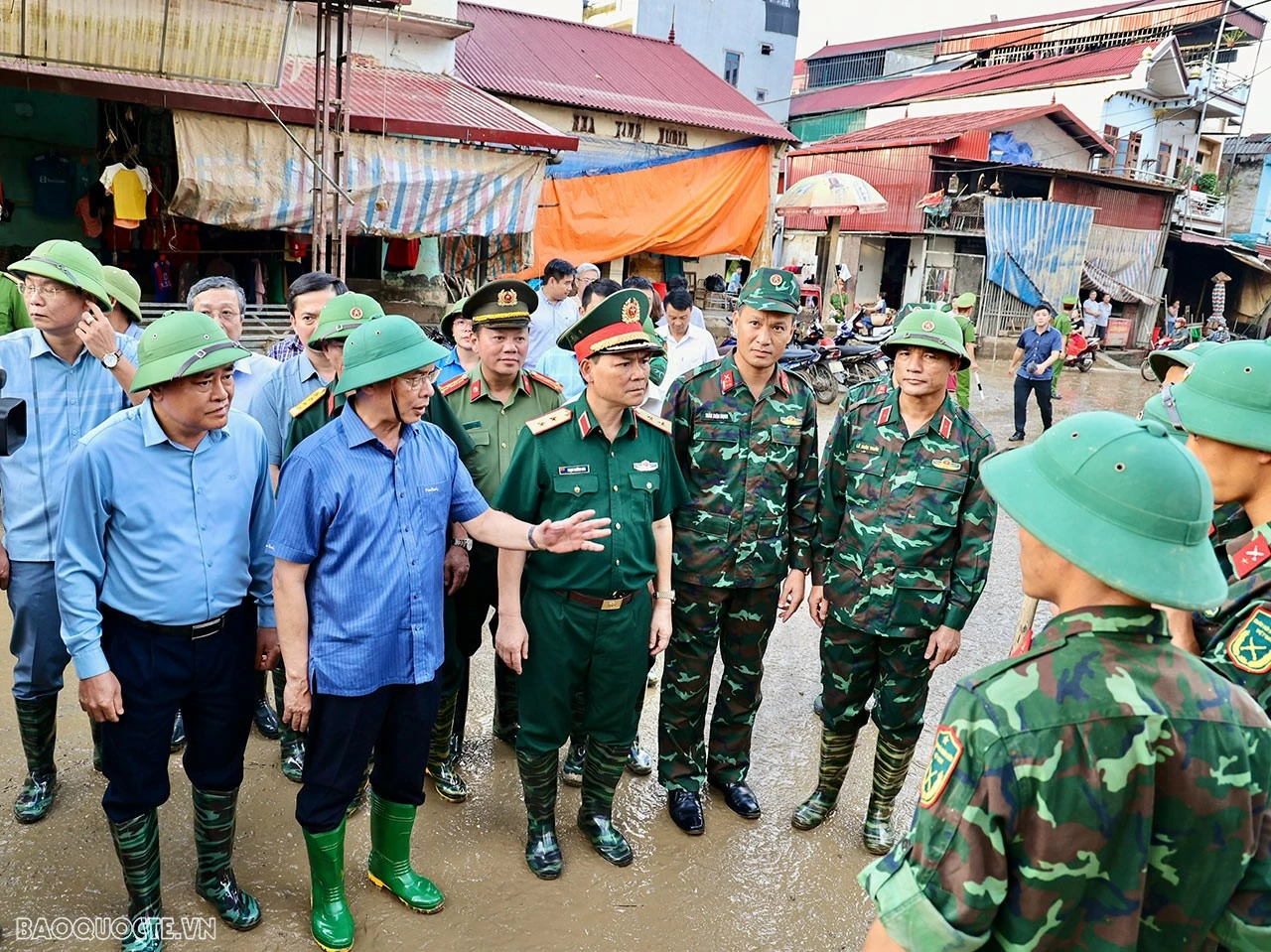 Phó Thủ tướng Bùi Thanh Sơn yêu cầu chính quyền tỉnh Lạng Sơn và huyện Tràng Định tiếp tục khẩn trương rà soát để kịp thời hỗ trợ các gia đình trong các khu vực ngập lụt, không để người dân nào thiếu lương thực, nước uống 