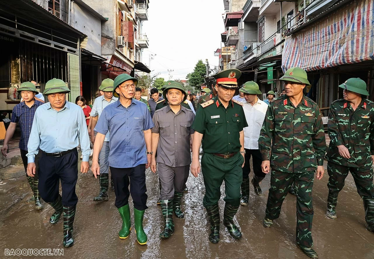 Phó Thủ tướng Bùi Thanh Sơn thị sát công tác ứng phó mưa lũ tại huyện Văn Lãng -