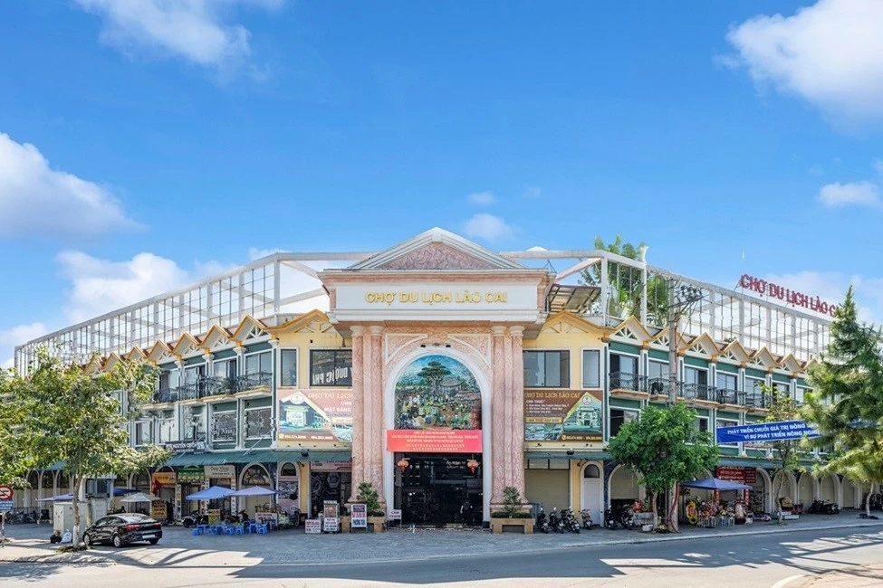 Lao Cai international tourism market: The attraction of the largest Vietnam-China border market in Vietnam