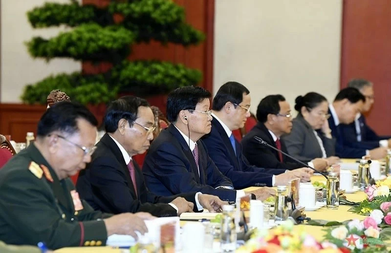 Vietnam, Laos General Secretaries co-chair high-level Party meeting in Hanoi