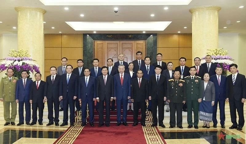 Vietnam, Laos General Secretaries co-chair high-level Party meeting in Hanoi